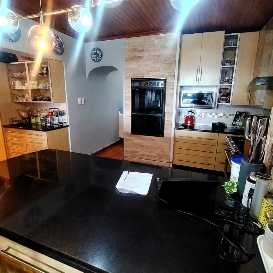 5 Bedroom Property for Sale in Beacon Bay Eastern Cape